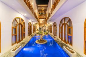 Bazén v ubytování Yulaman Hotel nebo v jeho okolí