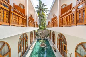 Bazén v ubytování Yulaman Hotel nebo v jeho okolí