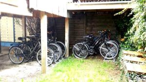 a group of bikes parked in a garage at Ferienzimmer KAI mit Fahrradverleih in Zinnowitz