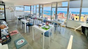 a restaurant with tables and chairs and a view of the ocean at B&B Birillo in Cariati