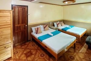 Postel nebo postele na pokoji v ubytování RedDoorz at Bilza Lodge Sagada