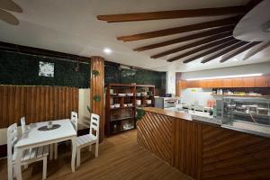 Kuchyň nebo kuchyňský kout v ubytování Gilin Suites Puerto Princesa Palawan