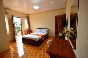 Postel nebo postele na pokoji v ubytování Gilin Suites Puerto Princesa Palawan + 24 fotografií