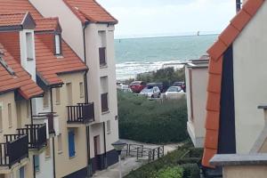 vista sull'oceano da due edifici di Bel appartement 50m de la plage a Wissant