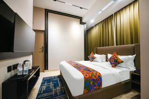 Postel nebo postele na pokoji v ubytování FabHotel Prime Elegance Suites