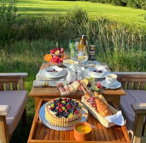 Jedlo v ubytovaní bed & breakfast alebo blízkom okolí