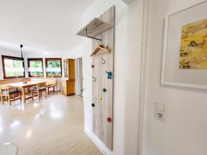 Fotografie z fotogalerie ubytování Ferienhaus Urlaub am Meer mit Terrasse, Balkon und großem Garten v destinaci Tating