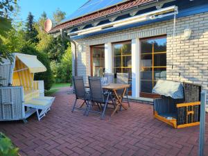 Fotografie z fotogalerie ubytování Ferienhaus Urlaub am Meer mit Terrasse, Balkon und großem Garten v destinaci Tating
