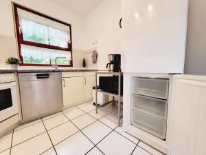 Fotografie z fotogalerie ubytování Ferienhaus Urlaub am Meer mit Terrasse, Balkon und großem Garten v destinaci Tating