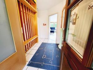 Fotografie z fotogalerie ubytování Ferienhaus Urlaub am Meer mit Terrasse, Balkon und großem Garten v destinaci Tating