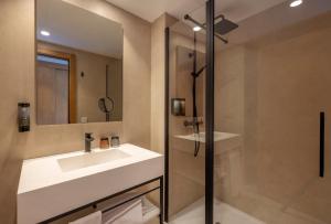 Ein Badezimmer in der Unterkunft HM Isabela-Adults Only