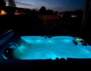 Fotografia z galérie ubytovania Maison des Vues Imprenables, Jacuzzi, 1h15 Geneva v destinácii Champagne-en-Valromey