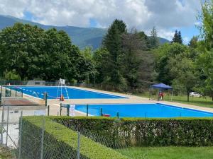 Bazén v ubytovaní Maison des Vues Imprenables, Jacuzzi, 1h15 Geneva alebo v jeho blízkosti