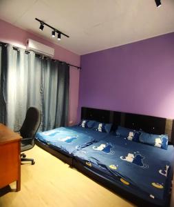 a bedroom with a bed and a desk and a chair at Yangyi Ent - Homestay Double Storey House Melaka in Paya Rumput +32 photos