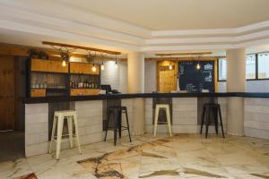 El salón o zona de bar de Crisol Jardines de Córdoba