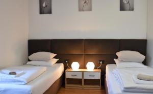 two beds in a room with two lamps at Apartments Park Vodice - Ljubljana, Krvavec in Woditz