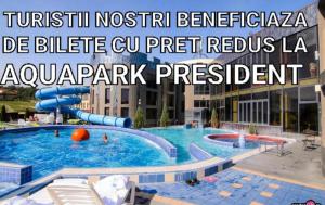 a large swimming pool in a building with people in it at Pensiunea Silvia in Baile Felix