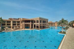 Hilton Alexandria King's Ranch Hotel内部或周边的泳池