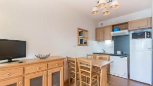 Køkken eller tekøkken på A006- Appartement 2 pieces 4 personnes + 4 billeder