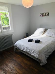 Una cama o camas en una habitación de Le fontaine écu