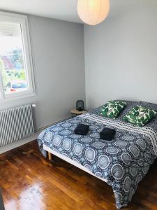 Una cama o camas en una habitación de Le fontaine écu