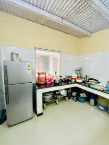 Kuchyň nebo kuchyňský kout v ubytování Nilgiris INN