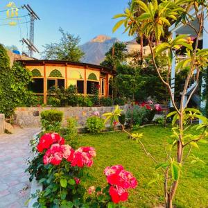 Κήπος έξω από το Gilgit Residency 4 Bed Rooms Luxurious Apartment