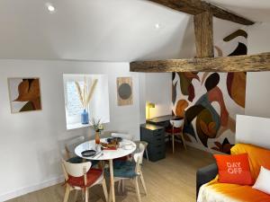 Ruang duduk di Cozy Niort