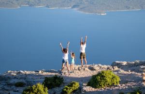 a group of people standing on top of a mountain at Bluesun Hotel Borak in Bol