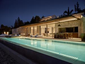 Piscina di Esthesis Beachfront Villas, with Heated Pool, By ThinkVilla o nelle vicinanze