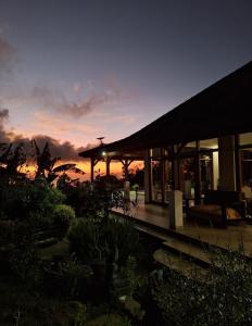 O nascer ou o pôr do sol visto a partir das estalagens