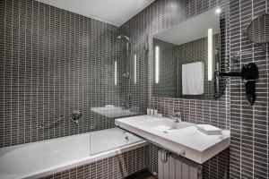 Koupelna v ubytování AC Hotel Burgos by Marriott