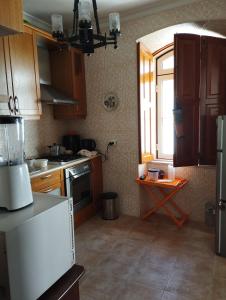 Kuchyň nebo kuchyňský kout v ubytování Dom Camilo Alojamento local