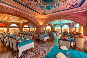 A restaurant or other place to eat at Seven Hills Palace & Spa