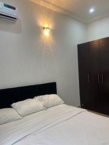Giường trong phòng chung tại Preshome