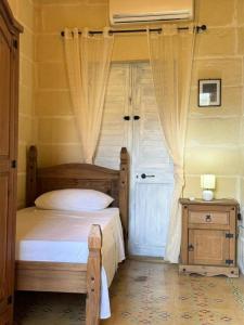 Postel nebo postele na pokoji v ubytování Ta Speranza Farmhouse B&B
