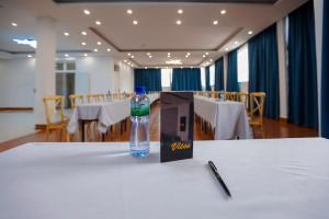 Vibes Hotel and Spa餐厅或其他用餐的地方