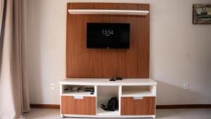 Et tv og/eller underholdning på Apartbuzios - Apartamentos Completos Búzios - 600mt Rua das Pedras