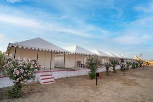 صورة لـ Royal Jaisalmer Resort with Swimming Pool في جيلسامر