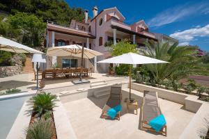 Bazén v ubytování Luxury Villa Hvar Carpe Diem with private pool by the sea nebo v jeho okolí