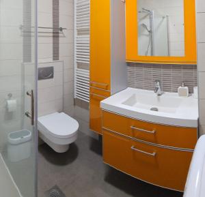 Koupelna v ubytování Apartment Zaralux + 19 fotografií