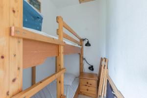 Palanda nebo palandy na pokoji v ubytování Le Cairn du Morgon - Appt vue montagne 4p