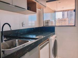 Kuchyň nebo kuchyňský kout v ubytování Frente Mar Incrível - Acorde com o Som das Ondas! + 47 fotografií