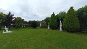 Kebun di luar Bottega Guesthouse and Gallery