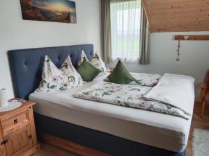Postel nebo postele na pokoji v ubytování Haus Heimatblick