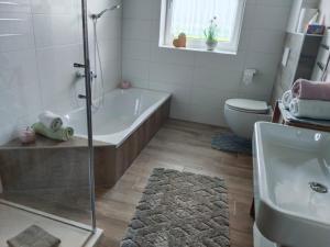 A bathroom at Haus Heimatblick