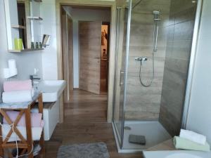 Koupelna v ubytování Haus Heimatblick + 33 fotografií