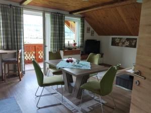 A television and/or entertainment centre at Haus Heimatblick