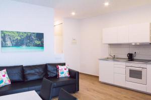 A kitchen or kitchenette at Paseo Marítimo, Los Cristianos Over the sea FREE WIFI