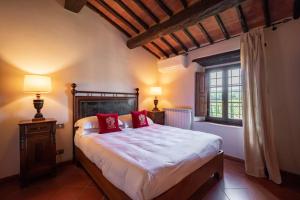 Postel nebo postele na pokoji v ubytování Villa La Selva Wine Resort + 37 fotografií